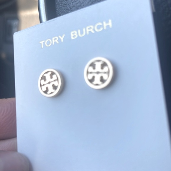 Tory Burch Circle Logo Stud Earrings. Gold color. New - Picture 6 of 9